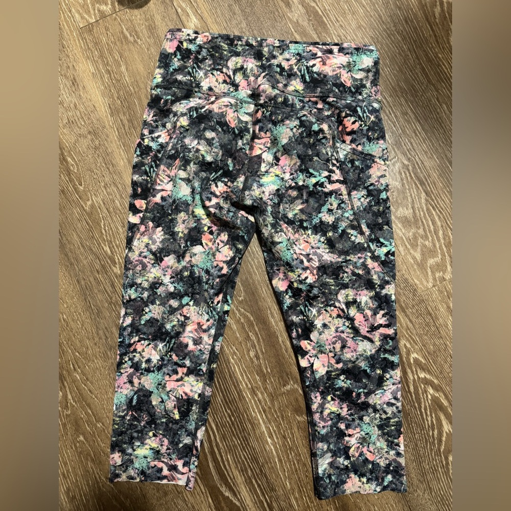 Lululemon - Picture 2 of 3